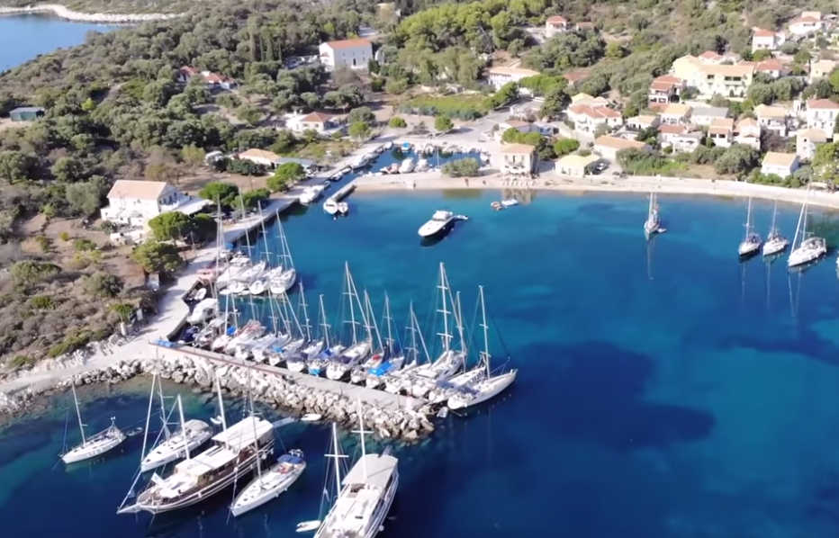 Ζευγάρι 80 ετών περιγράφει τη ζωή στο νησί των 30 κατοίκων