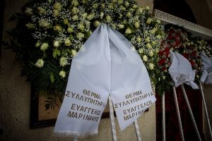 Ολυμπιακός : Πλήθος κόσμου στο τελευταίο αντίο του θρυλικού μπακ Ηλία Ρωσίδη