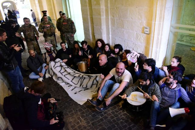 Μάλτα : Διαδηλωτές εκτός ελέγχου εισέβαλαν στο γραφείο του πρωθυπουργού