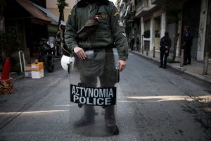 ΑΣΟΕΕ : Διμοιρία των ΜΑΤ δέχθηκε επίθεση με πέτρες