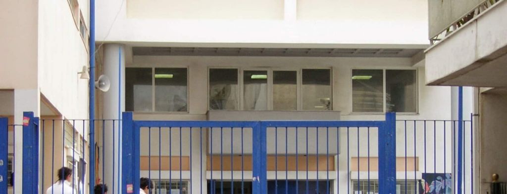 Πάτρα : Πέταξαν καπνογόνα στο 4ο ΕΠΑΛ – Στο νοσοκομείο καθηγήτρια και μαθητής