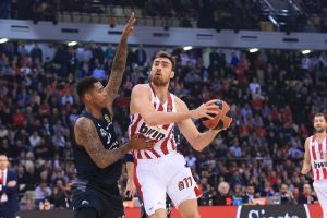 Μίκεϊ: «Kορυφαίος σέντερ της Ευρωλίγκας ο Μιλουτίνοφ»