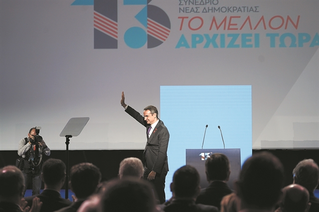 Με το βλέμμα σε κυβέρνηση και κόμμα