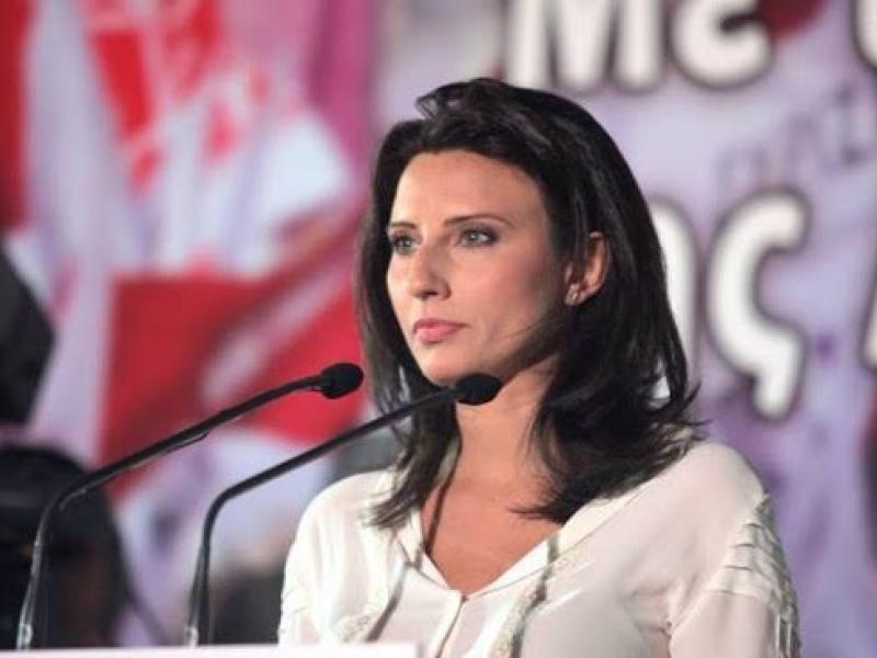 Νίνα Κασιμάτη : Εξαναγκάστηκε σε συγγνώμη για τη δήλωσή της