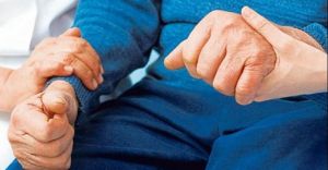 Πάρκινσον : Τα 10 σημάδια που δείχνουν ότι η ασθένεια εκδηλώνεται