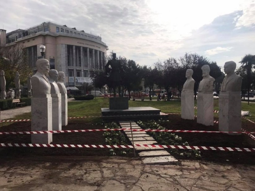 Θεσσαλονίκη : Επανατοποθέτηση των προτομών έξι Μακεδονομάχων που είχαν αφαιρεθεί από την ομώνυμη πλατεία