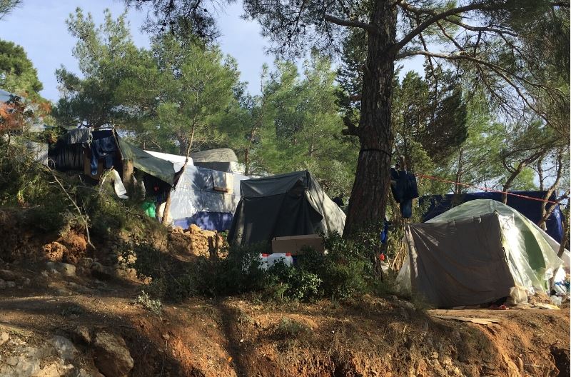 Εγκλωβισμένοι σε άθλιες συνθήκες οι πρόσφυγες στην Σάμο
