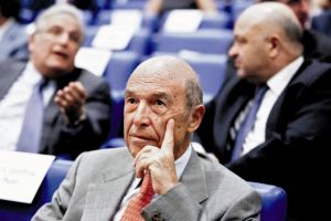 Καταπέλτης ο Κώστας Σημίτης για τα ελληνοτουρκικά: Για όλα φταίει ο Καραμανλής