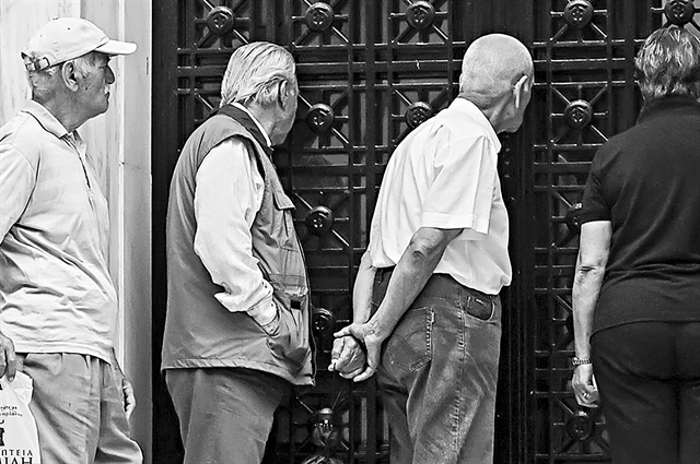 Εξτρα φόρος για αναδρομικά