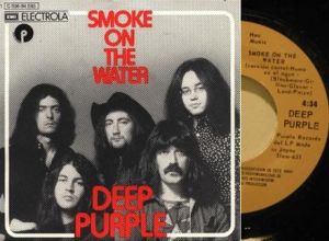 «Smoke on the Water»: Η ιστορία του εμβληματικού τραγουδιού των «Deep Purple»