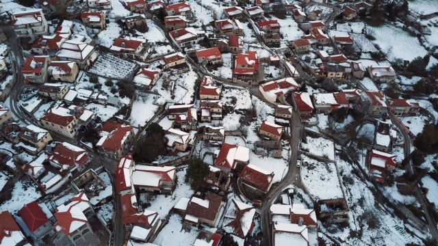 Ζηνοβία : Πυκνή χιονόπτωση στη Κεντρική Ελλάδα –Χωρίς ρεύμα χωριά