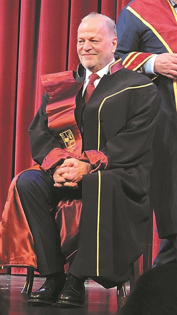 Επίτιμος διδάκτορας του Πανεπιστημίου Πειραιά ο Ευάγγελος Μυτιληναίος