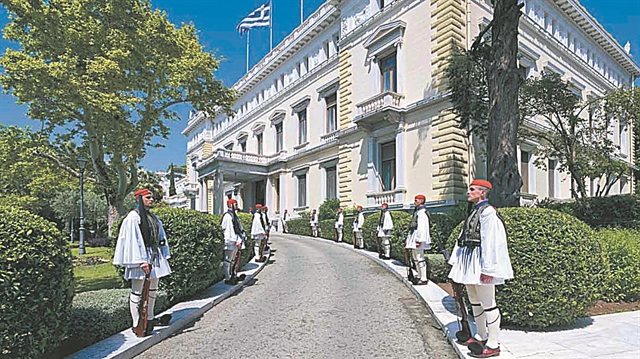 Αρωμα γυναίκας στο Προεδρικό