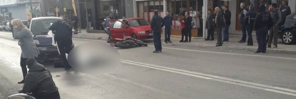 Σοκαριστικό βίντεο: Ηλικιωμένη οδηγός χτυπά δύο μηχανές-σκοτώνει τον έναν αναβάτη