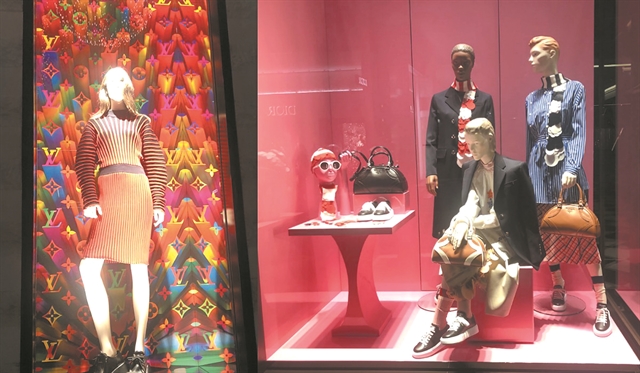 Λαμπιόνια και μεγάλες αντιθέσεις