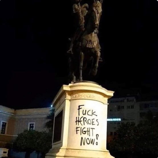 Σάλος για τον βανδαλισμό του αγάλματος του Θεόδωρου Κολοκοτρώνη