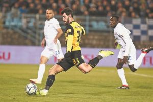 Στις πλάτες του Ολιβέιρα