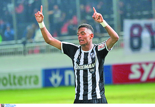 Η αγκαλιά – αφιέρωση στον Σίμο