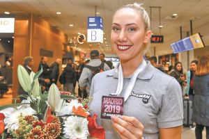 Η Ωραία Ελένη του καράτε μαθαίνει γιαπωνέζικα