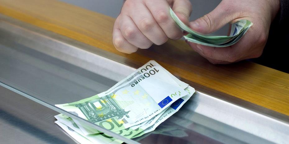 Αμοιβές: Δείτε πόσοι ζουν με έως 700 ευρώ τον μήνα