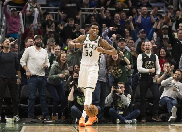 Ακόμα μια παράσταση του Αντετοκούνμπο – Κόντρα στους Τίμπεργουλβς