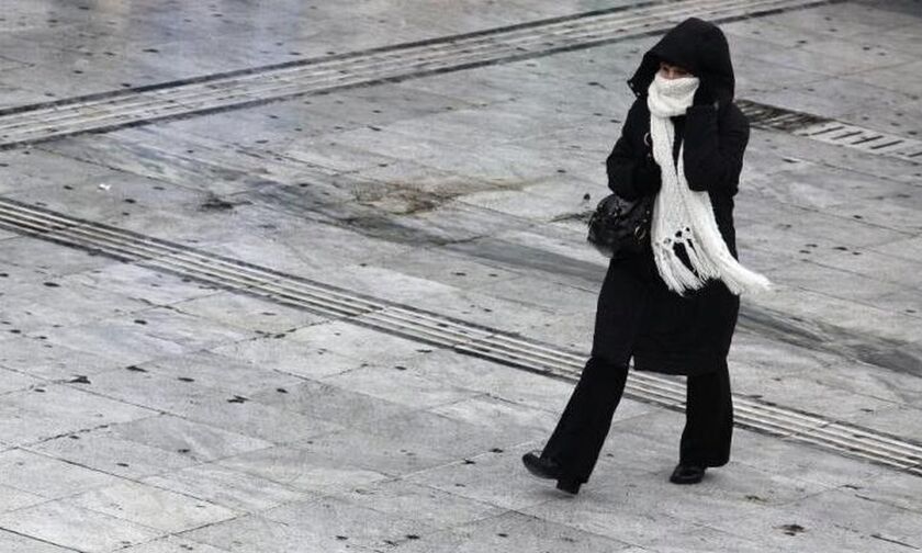 Κυριακή με παγωνιά και βροχές