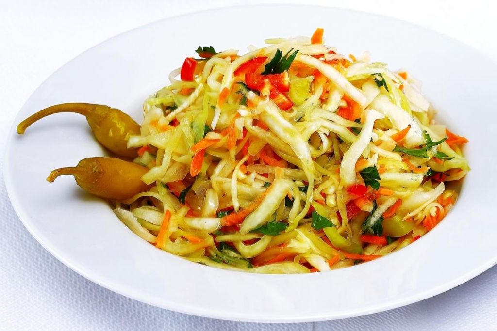 Λάχανο τουρσί και λαχανοσαλάτα από την Πόλη