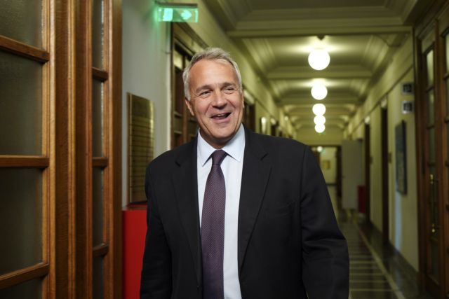 Βορίδης : Ανακάλεσε την απόφαση για την κοπή της πίτας – Θα πληρώσει εκείνος τα έξοδα