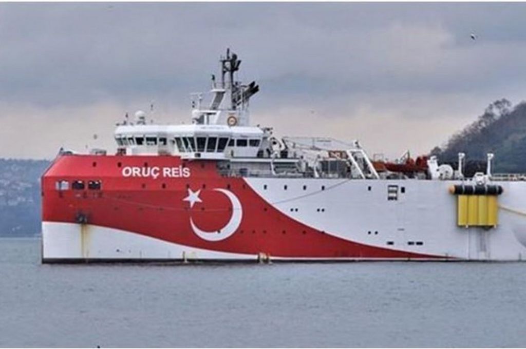 Συνεχίζεται το θρίλερ με το Ορούτς Ρέις : Πλέει δίπλα στην ελληνική υφαλοκρηπίδα συνοδεία φρεγατών