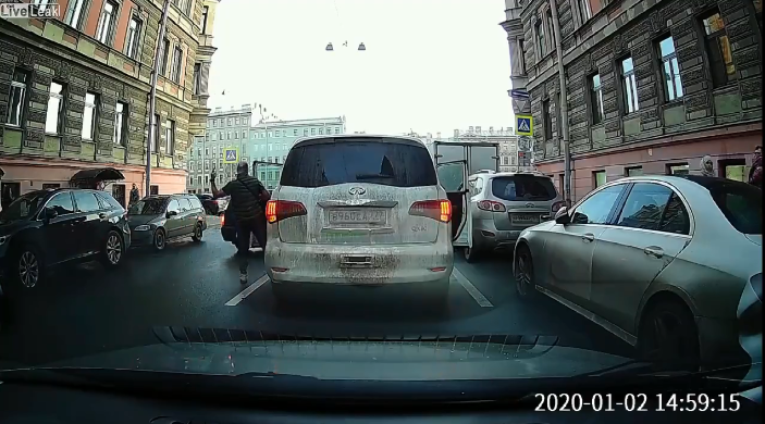 Ρωσία: Κόρναραν στον οδηγό και εκείνος έβγαλε πιστόλι