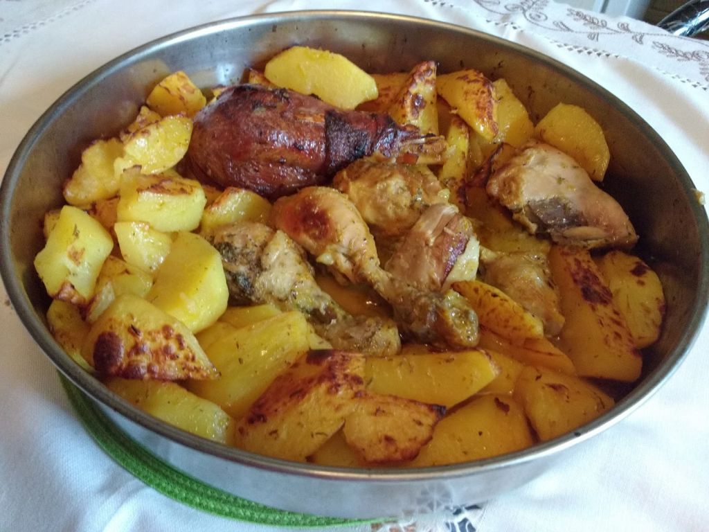 Κοτόπουλο στο φούρνο με πατάτες, πορτοκάλι και μουστάρδα