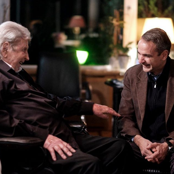 Ο Μητσοτάκης επισκέφτηκε τον Μίκη Θεοδωράκη