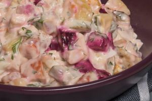 Ρώσικη σαλάτα με παντζάρια και πίκλες