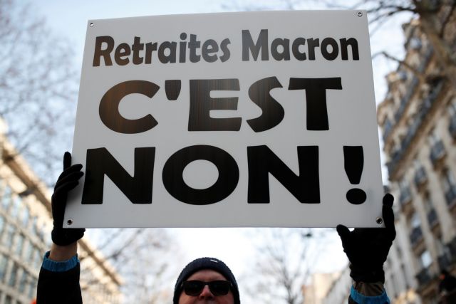 Γαλλία: Χιλιάδες στους δρόμους ανήμερα της παρουσίασης του νομοσχεδίου για τις συντάξεις