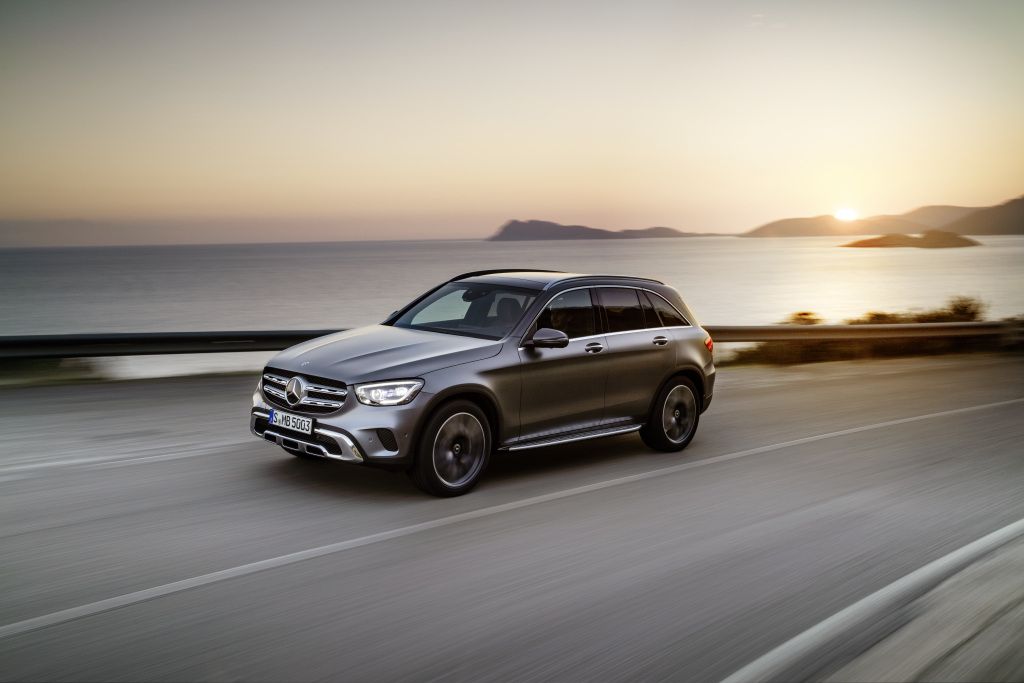 Πρώτη στα premium μοντέλα η Mercedes-Benz, σε Ελλάδα και παγκοσμίως