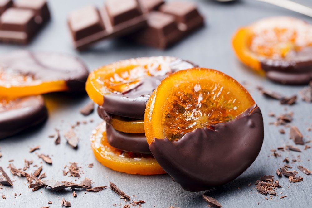 Φέτες και μπαστουνάκια πορτοκαλιού με σοκολάτα