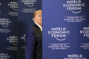 ΗΠΑ προς Ευρωπαίους: Μην αντιδράτε πριν ακούσετε τον Τραμπ