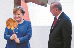 Τι θέλει η Ανγκελα Μέρκελ στο Αιγαίο;