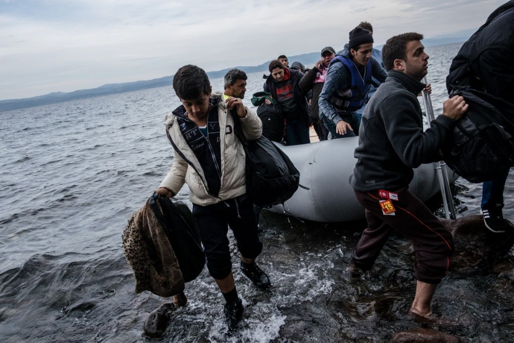 «Φρένο» στις προσφυγικές ροές με πλωτά φράγματα εξετάζει η κυβέρνηση