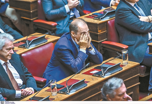 «Εμφύλιος» και αποχωρήσεις στο κόμμα Βελόπουλου