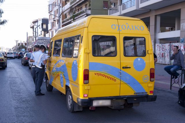 Καταδίκη των συνοδών και του οδηγού που ξέχασαν τρίχρονο σε σχολικό στην Παλλήνη
