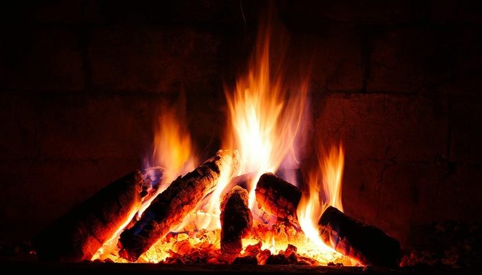 Aντικαρκινική εταιρεία : Το τζάκι… βλάπτει σοβαρά την υγεία