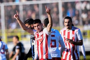 Ο Ολυμπιακός «αγκάλιασε» την πρόκριση με το 2-0 στην Καλαμάτα