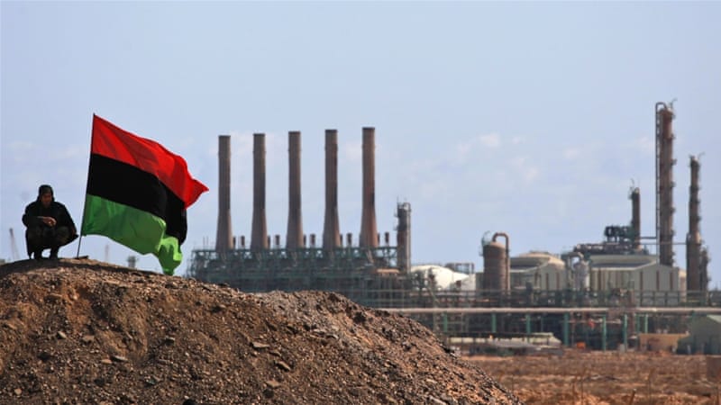 Κλείνει ο Χαφτάρ τις στρόφιγγες πετρελαίου λόγω Διάσκεψης Βερολίνου