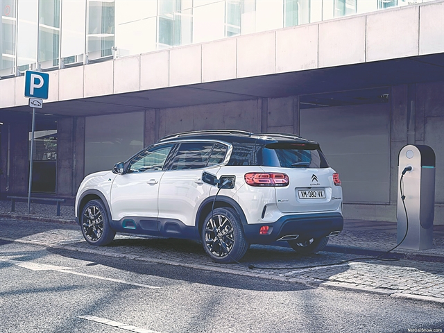 Πρεμιέρα για το ηλεκτρο-υβριδικό SUV