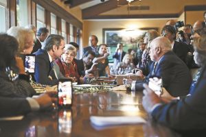 Ραντεβού με τριπλό στόχο στη σκιά δύο κρίσεων