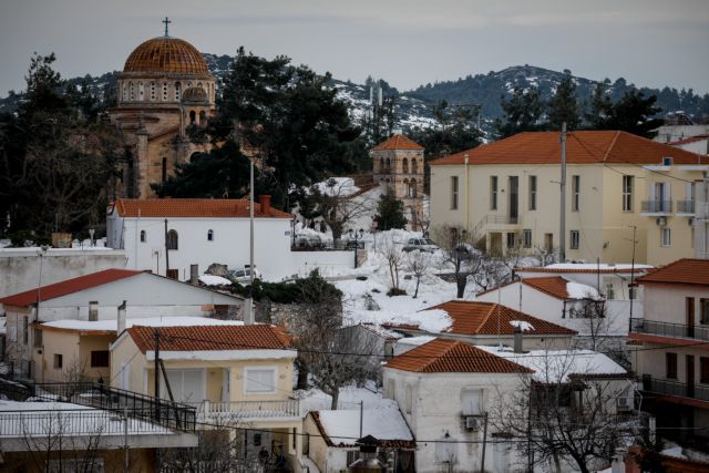 «Ηφαιστίωνας»: Στα λευκά ντύθηκε η μισή Ελλάδα