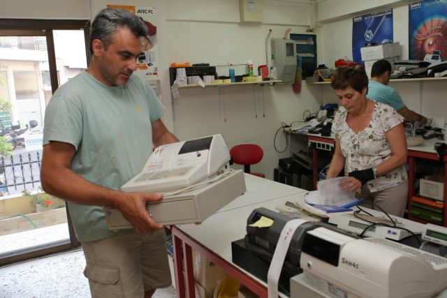 Αποσύρονται οι ταμειακές μηχανές που δεν συνδέονται online με την ΑΑΔΕ | tanea.gr