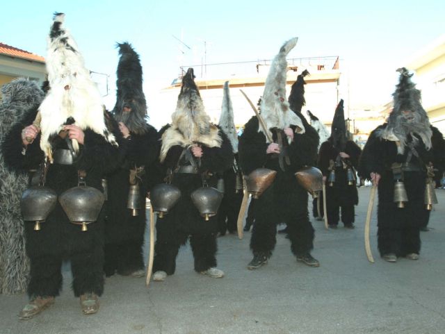 Αράπηδες, Μπαμπούγερα και Μωμόγεροι στους δρόμους για τα Θεοφάνια