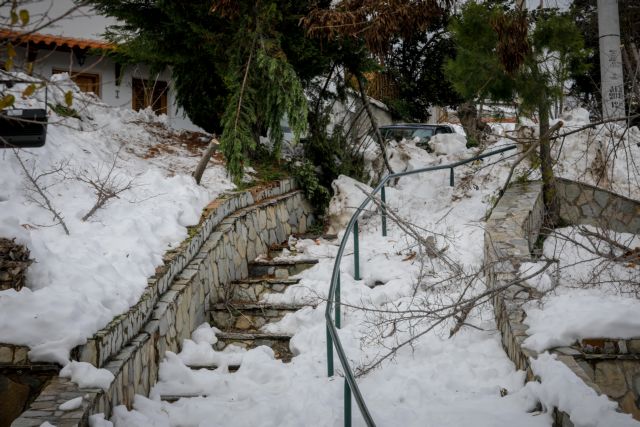 Σε εξέλιξη ο Ηφαιστίωνας – Ισχυρές χιονοπτώσεις, προβλήματα στο οδικό δίκτυο